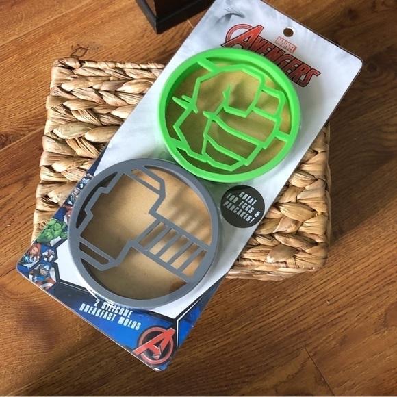 Disney's Marvel: Avengers Hulk & Thor: 2 Silicone Breakfast Molds - Picture 1 of 2